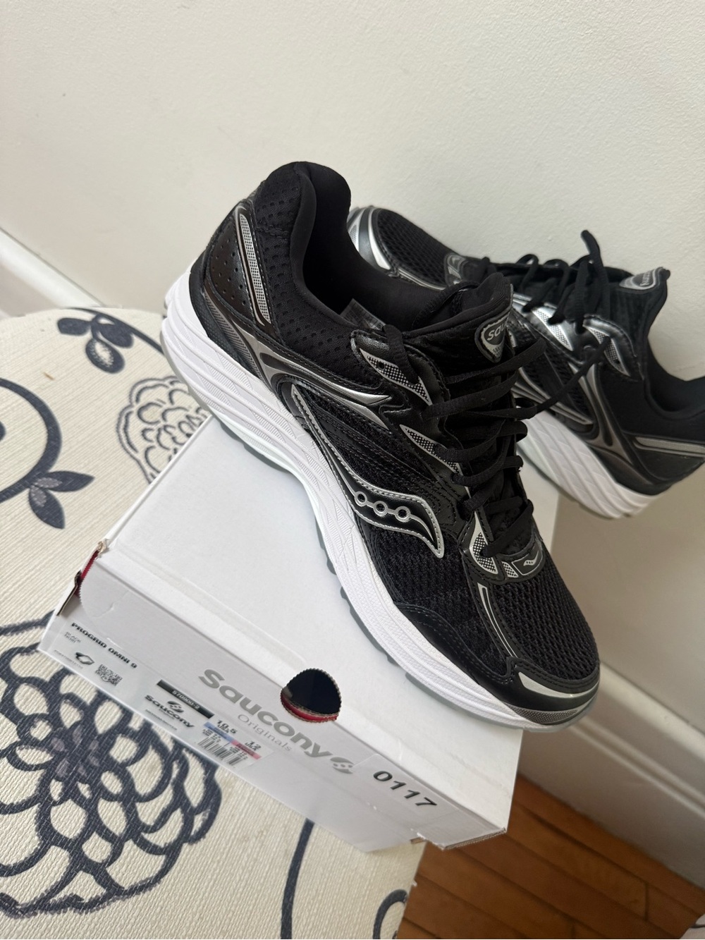 2025 Saucony ProGrid Omni 9 Black Silver Men’s Size 10.5 Sneakers S70900-2